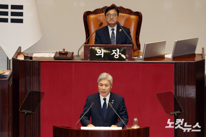 15일 서울 여의도 국회에서 열린 제429회국회(정기회) 제5차 본회의에서 조국혁신당 서왕진 원내대표가 비교섭단체대표연설을 하고 있다.