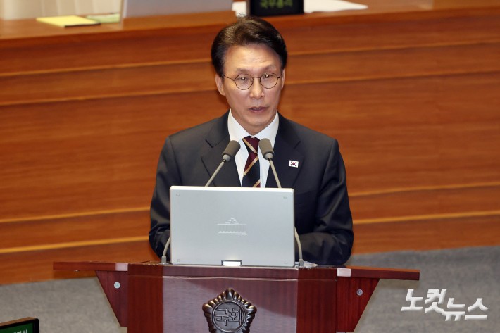 15일 서울 여의도 국회에서 열린 제429회국회(정기회) 제5차 본회의 정치 분야 대정부질문에서 김민석 국무총리가 의원 질의에 답변을 하고 있다.