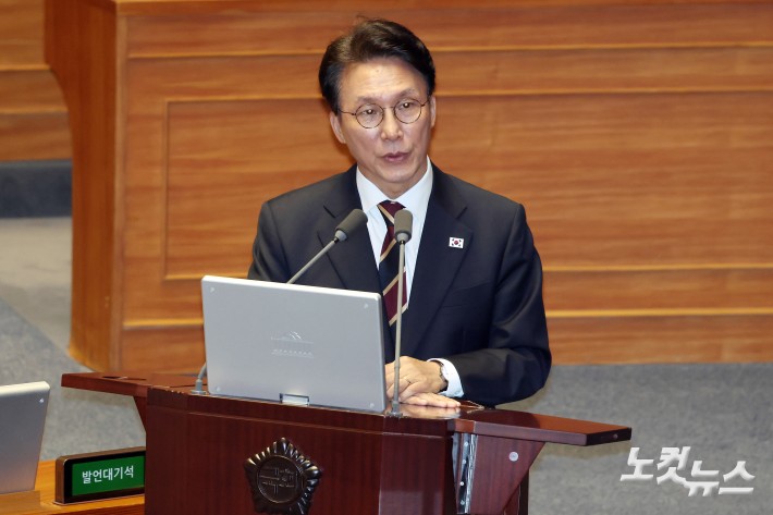 15일 서울 여의도 국회에서 열린 제429회국회(정기회) 제5차 본회의 정치 분야 대정부질문에서 김민석 국무총리가 의원 질의에 답변을 하고 있다.