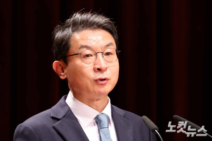 이억원 신임 금융위원장이 15일 정부서울청사 별관에서 취임사를 하고 있다. 박종민 기자