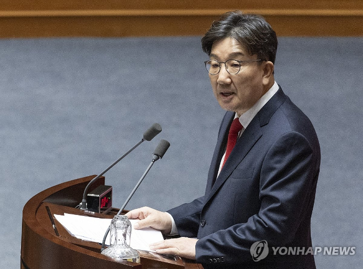 (서울=연합뉴스) 황광모 기자 = 국민의힘 권성동 의원이 11일 국회에서 열린 본회의에서 본인에 대한 체포동의안이 상정되자 신상 발언을 하고 있다. 2025.9.11 hkmpooh@yna.co.kr 연합뉴스