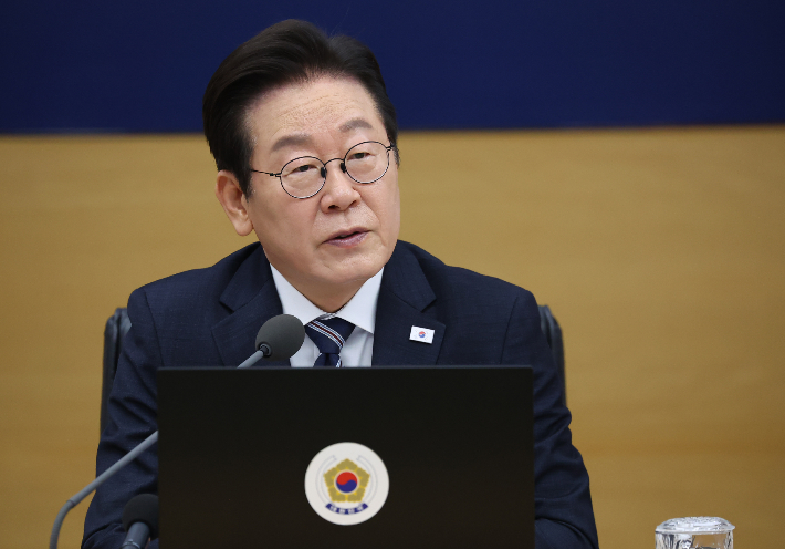이재명 대통령이 16일 정부세종청사에서 열린 제42회 국무회의에서 발언하고 있다. 연합뉴스