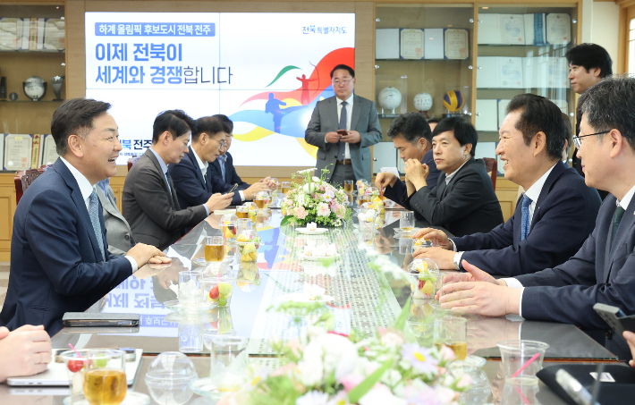 16일 오전 전북도청에서 열린 전북특별자치도-더불어민주당 예산정책협의회. 전북도 제공