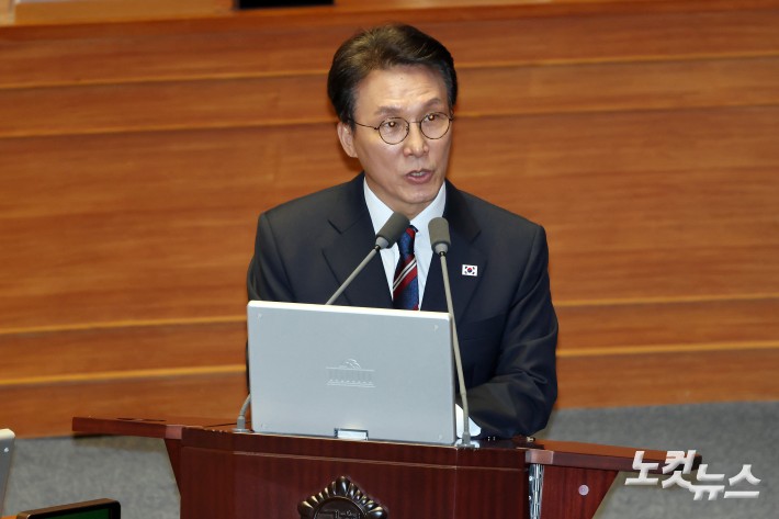 16일 서울 여의도 국회에서 열린 제429회국회(정기회) 제6차 본회의 외교·통일·안보 분야 대정부질문에서 김민석 국무총리가 의원 질의에 답변을 하고 있다.