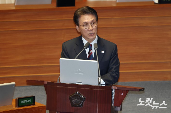 16일 서울 여의도 국회에서 열린 제429회국회(정기회) 제6차 본회의 외교·통일·안보 분야 대정부질문에서 김민석 국무총리가 의원 질의에 답변을 하고 있다.