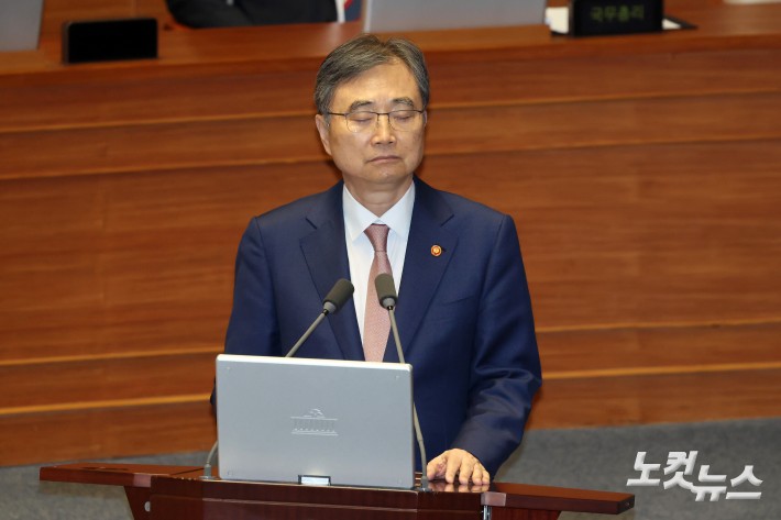 16일 서울 여의도 국회에서 열린 제429회국회(정기회) 제6차 본회의 외교·통일·안보 분야 대정부질문에서 조현 외교부 장관이 의원 질의에 답변을 하고 있다.