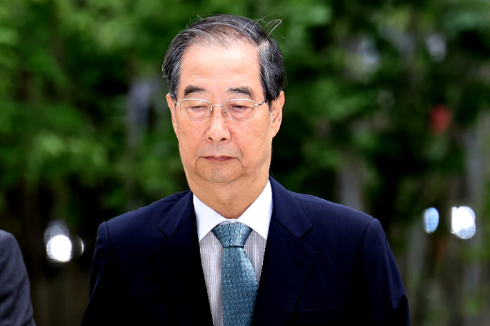 서희건설 관련 금품수수 및 인사청탁 의혹을 받는 한덕수 전 국무총리가 지난 9일 서울 종로구 KT광화문빌딩에 마련된 김건희 여사 관련 의혹을 수사하는 민중기 특별검사팀 사무실에 출석하고 있다. 연합뉴스