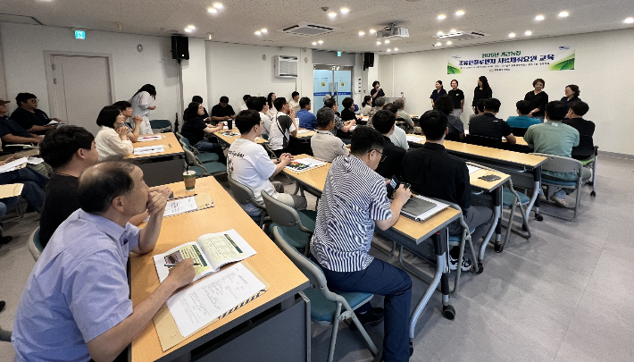 조류인풀루엔자 시료채취 교육. 전라남도 제공 