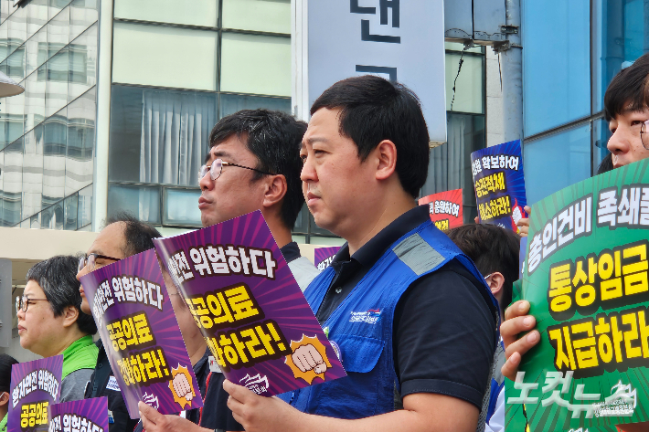 지난 15일 열린 민주노총 공공운수노조 의료연대본부 강원대병원분회 파업 예고 기자회견에서 이요한 분회장이 발언하는 모습. 구본호 기자