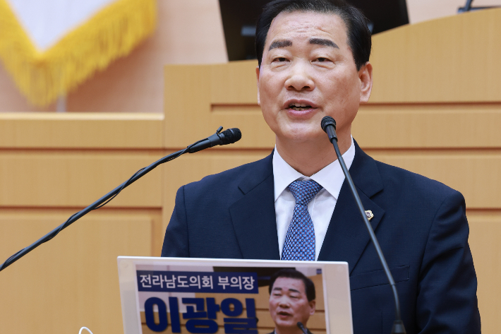 전라남도의회 이광일 의원(더불어민주당·여수 1)은 16일 도정질문을 통해 "양식어가 보호를 위해 재해보험 제도의 개선이 시급하다"고 밝혔다. 전남도의회 제공