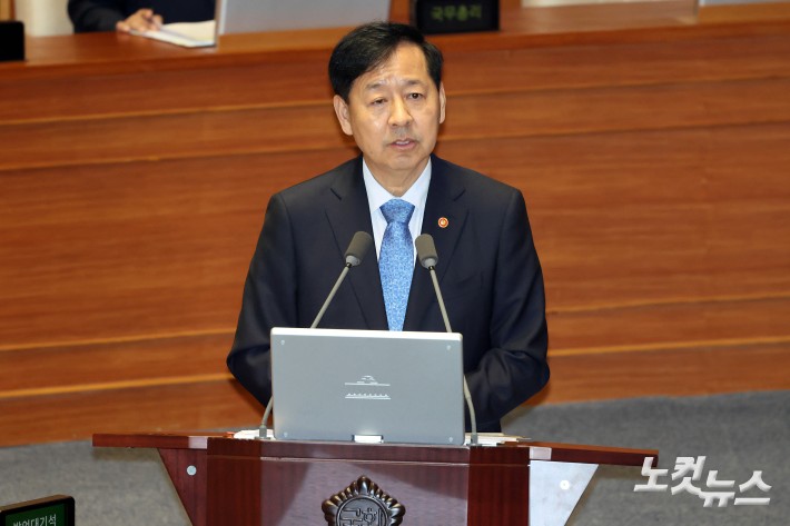 17일 서울 여의도 국회에서 열린 제429회국회(정기회) 제7차 본회의 경제에 관한 질문에서 구윤철 경제부총리 겸 기획재정부 장관이 의원 질의에 답변을 하고 있다.