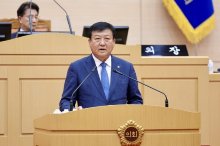전라남도의회 신승철 의원(더불어민주당, 영암 1)은 17일 제393회 임시회 제3차 본회의에서 도정질문을 통해, 전남 해상 안전의 핵심인 소방정의 심각한 노후화와 공백 실태를 강도 높게 지적했다. 전남도의회 제공
