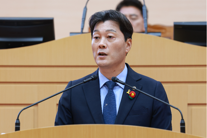 전라남도의회 서동욱 의원(순천 4, 더불어민주당)은 17일 열린 제393회 임시회 도정질문에서 순천 신대지구 개발이익 환수 문제를 강도 높게 질타했다. 전남도의회 제공