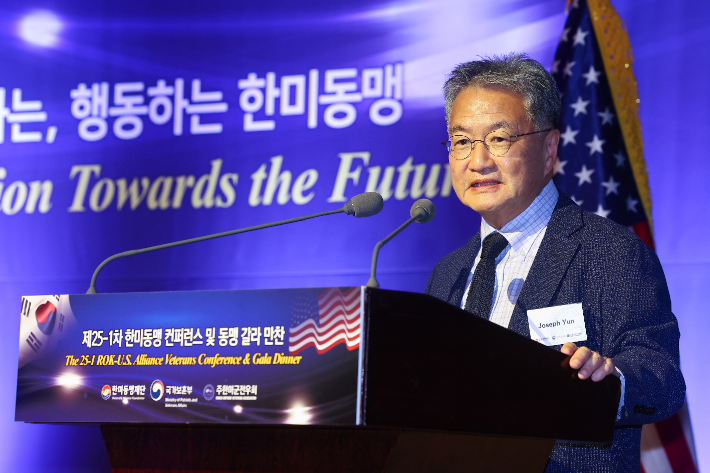 조셉 윤 주한미국대사대리가 17일 서울 중구 웨스틴조선호텔에서 열린 제25-1차 한미동맹컨퍼런스에서 기조연설을 하고 있다. 연합뉴스