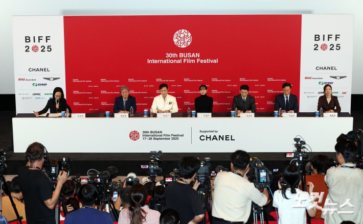 부산국제영화제 개막작 기자회견