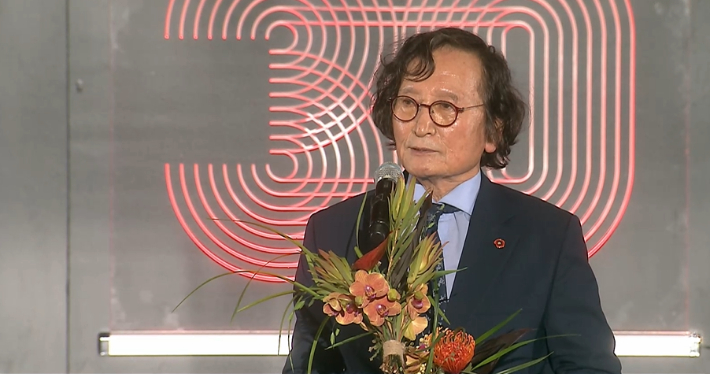 제30회 부산국제영화제 한국 영화공로상의 주인공인 정지영 감독. 생중계 화면 캡처