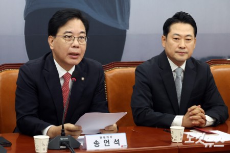 국민의힘 송언석 원내대표가 18일 서울 여의도 국회에서 열린 최고위원회의에서 발언을 하고 있다.