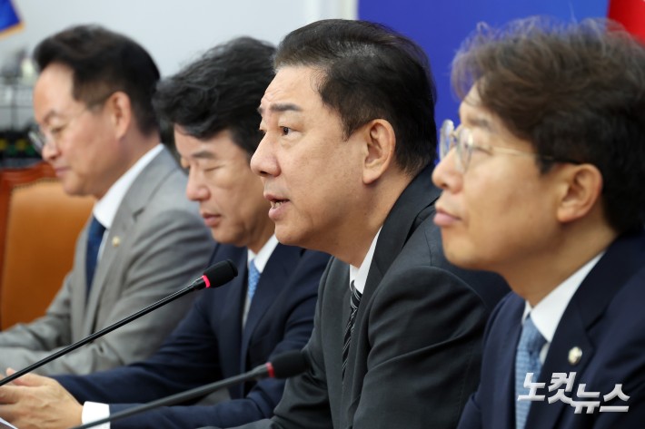 발언하는 김병기 원내대표