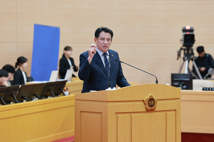 전라남도의회 박문옥 의회운영위원장(더불어민주당·목포 3)은 18일 열린 제393회 임시회 도정질문에서 지방의료원의 절박한 상황을 전하며 전남도의 적극적인 지원을 요구했다. 전남도의회 제공