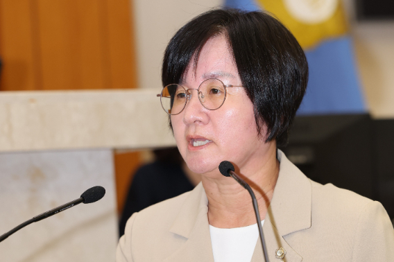 시정질문중인 김은주 시의원. 포항시의회 제공