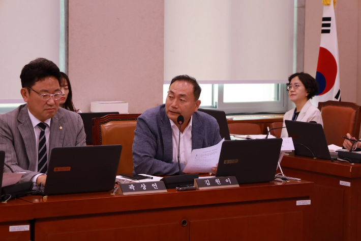 김원이 의원 상임위 질의 모습. 김 의원실 제공
