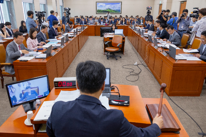 국회 환경노동위원회. 연합뉴스