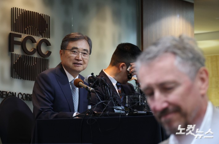 조현 외교장관, 외신기자 간담회