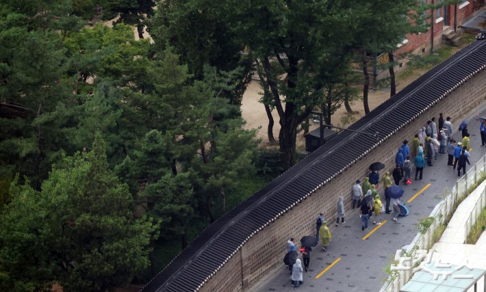 덕수궁 돌담길 걸어요