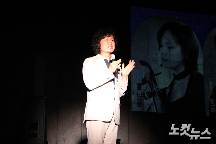 영화와 음악의 세계를 전해주는 특별한 여행가이드, 조희창 음악감독이 해설을 하고 있다. 반웅규 기자   