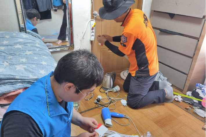 복지기동대-119생활안전순찰대 합동 화재예방 점검·지원. 전라남도 제공