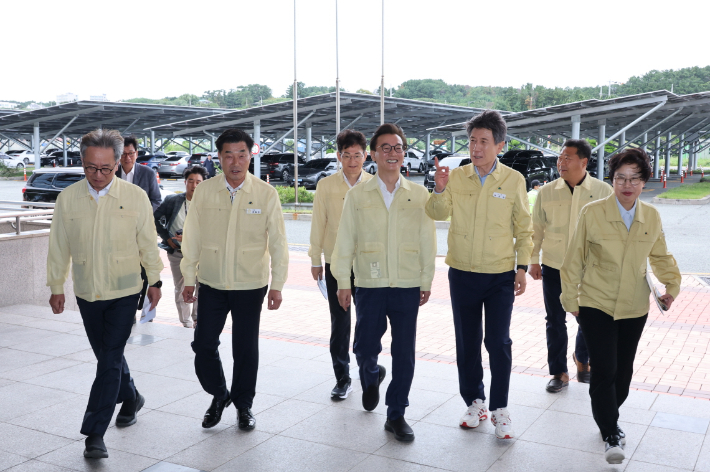 포항시는 19일 해양수산부와 함께 포항 영일만항을 방문했다. 포항시 제공