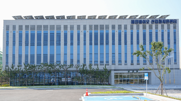 충남 서천군 장항국가산업단지내에 개관한 해양바이오 산업화지원센터 전경. 해양수산부 제공