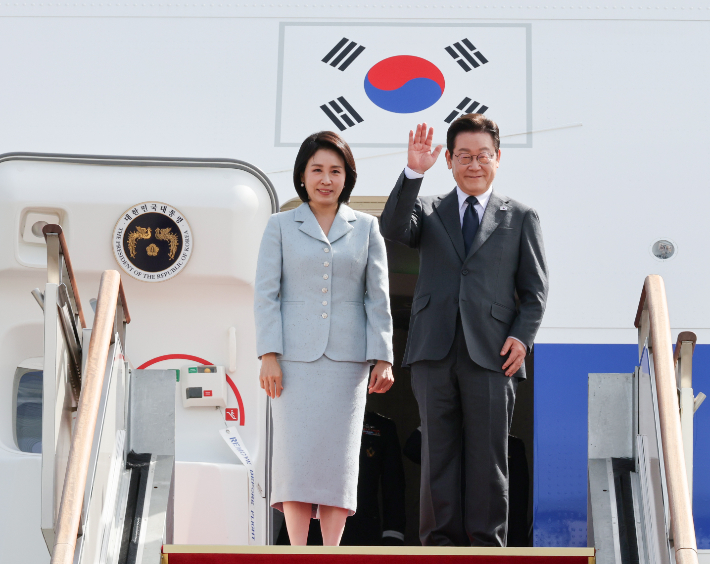 이재명 대통령 부부, 유엔총회 참석차 출국. 연합뉴스