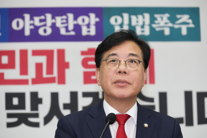 22일 서울 여의도 국회에서 열린 국민의힘 정책 의원총회에서 국민의힘 송언석 원내대표가 발언하고 있다. 연합뉴스