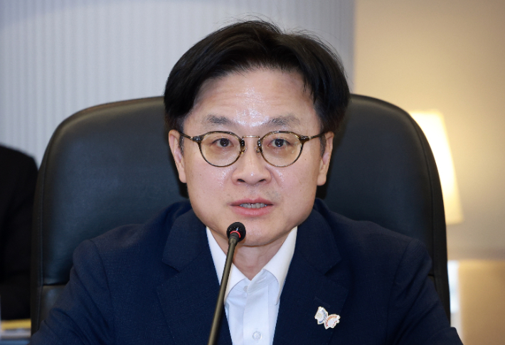 김정관 산업통상자원부 장관이 22일 서울 서초구 대한무역투자진흥공사에서 열린 철강·알루미늄 파생상품 기업 간담회에 참석해 발언하고 있다. 연합뉴스