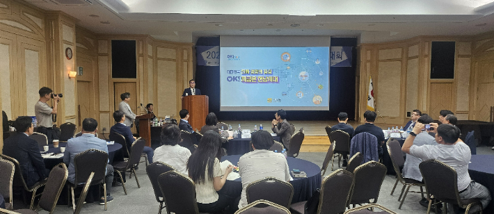 23일까지 이틀간 화순 한 리조트에서 '2025년 전남도 도시계획 연찬회'가 해당 공무원과 학회 관계자 3백여 명이 참석한 가운데 개최된다. 전라남도 제공