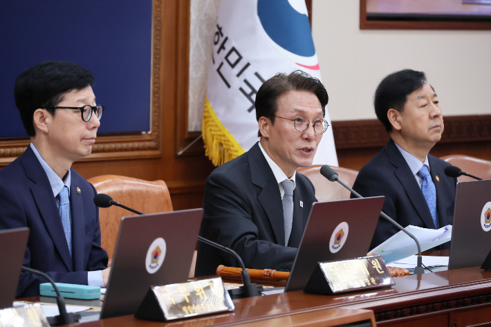 김민석 국무총리가 23일 서울 종로구 정부서울청사에서 열린 국무회의에서 발언하고 있다. 연합뉴스