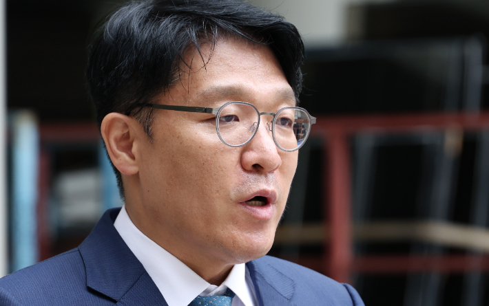 '이우환 화백 그림 상납 의혹' 김상민 전 검사, 특검 출석