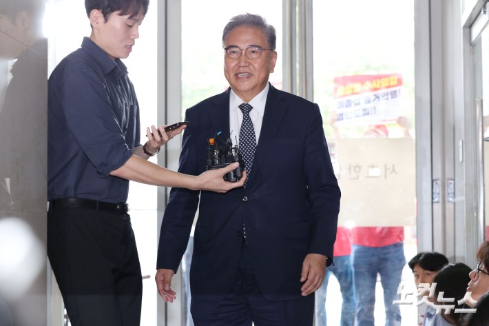 박진 전 외교부 장관이 23일 서울 서초구 이명현 순직해병 특별검사팀 사무실에 이종섭 전 국방부 장관의 