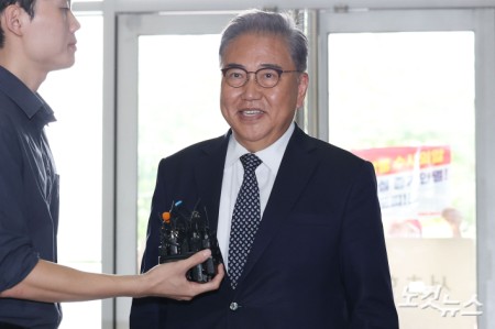 박진 전 외교부 장관이 23일 서울 서초구 이명현 순직해병 특별검사팀 사무실에 이종섭 전 국방부 장관의 