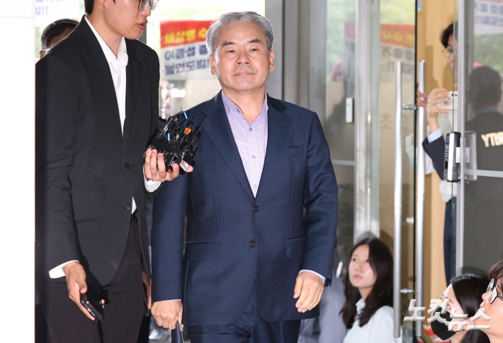 이종섭 전 국방부 장관이 23일 서울 서초구 이명현 순직해병 특별검사팀 사무실에 피의자 신분으로 출석하고 있다.