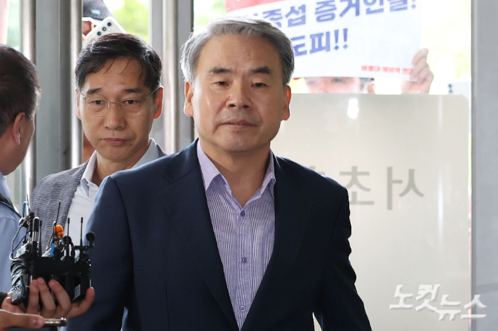 이종섭 전 국방부 장관이 23일 서울 서초구 이명현 순직해병 특별검사팀 사무실에 피의자 신분으로 출석하고 있다. 류영주 기자
