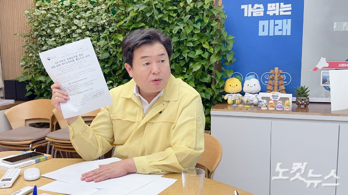지난 16일 임병택 시흥시장이 CBS노컷뉴스와의 인터뷰에서 시정 방향 등을 설명하고 있다. 박창주 기자