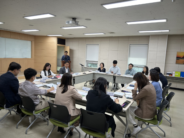 포항시는 지구촌 엑스포 행사 개최를 앞두고 지난 22일 시청 드림스타트실에서 최종보고회를 열고 교통 대책, 안전관리, 현장 운영 인력 등 세부 준비 사항을 점검했다. 포항시 제공