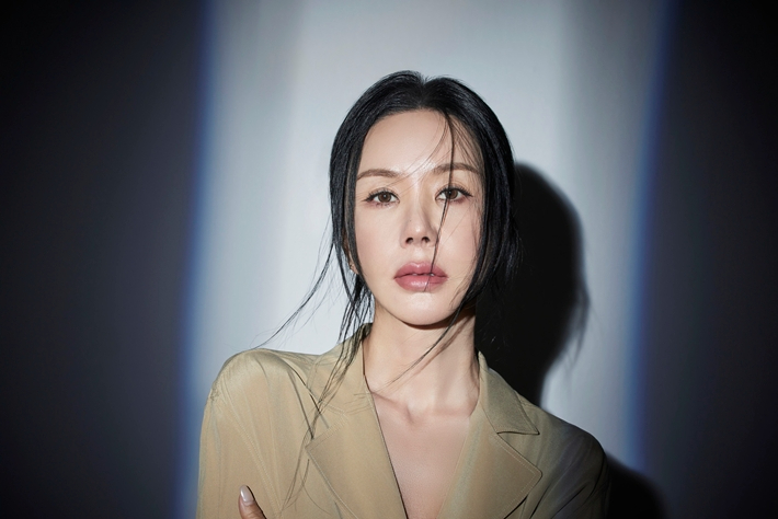 엄정화는 23일 오후 서울 강남의 한 카페에서 '금쪽같은 내 스타' 종영 기념 라운드 인터뷰를 열었다. 에일리언컴퍼니 제공 