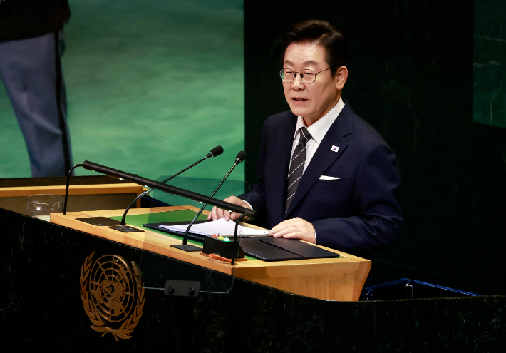 이재명 대통령이 23일(현지시간) 미국 뉴욕 유엔본부 총회장에서 기조연설을 하고 있다. 연합뉴스