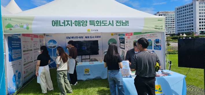 전라남도는 24일까지 이틀간 열린 2025 국회 입법박람회에서 '전라남도 에너지·해양 특화도시 특별법' 제정 등을 적극적으로 알리고 있다. 전라남도 제공