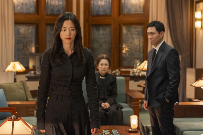 "中 누리꾼, '북극성' 전지현 대사 트집? 문제는 또 훔쳐봤다는 것"