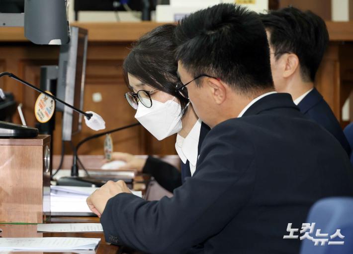 법정 출석한 김건희