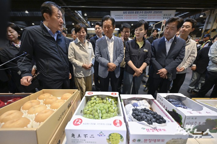정청래, 추석맞이 물가점검 가락시장 방문